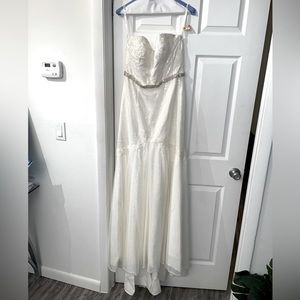 I am selling my unworn wedding dress I bought :), I wasn’t able to wear it